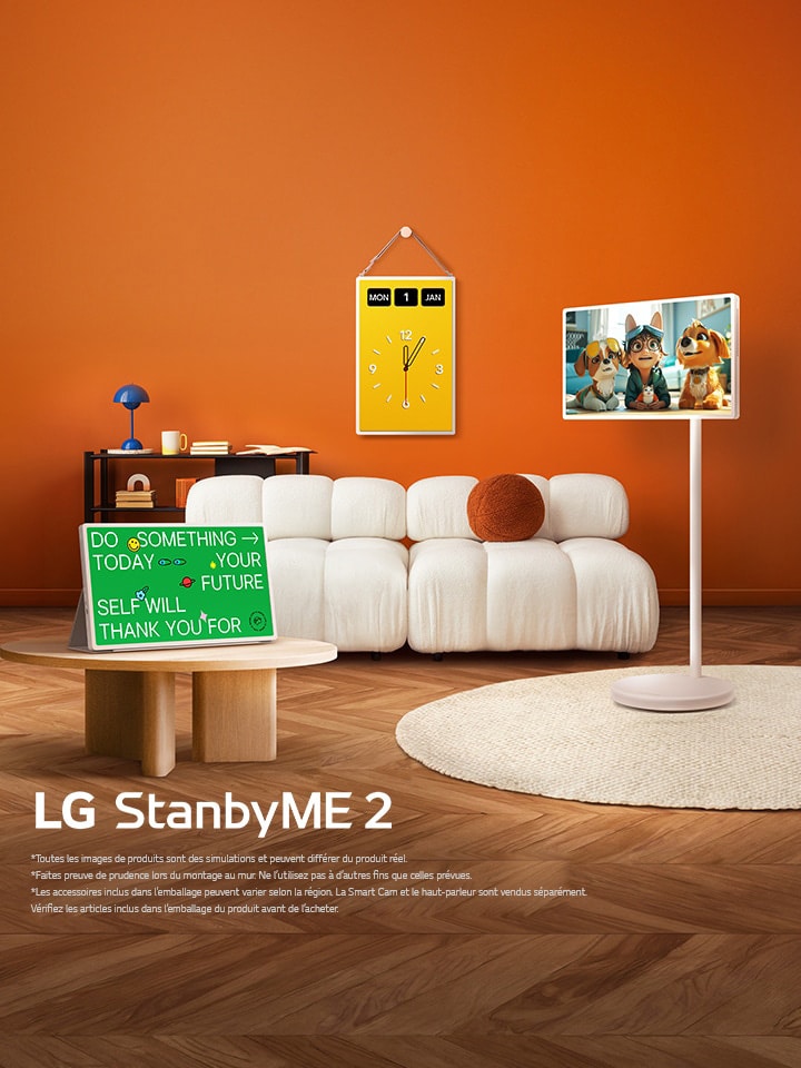 L’écran mobile LG StanbyME 2 LX6 avec roue mobile et écran amovible est présenté dans un espace de vie, avec un écran sur un bureau, un fixé au mur et un sur un support au sol, permettant une utilisation flexible dans diverses situations de visionnage.