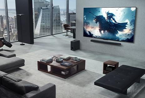 Woonkamer met iemand die een videogame speelt op zijn LG True Wireless TV met LG Soundbar die op de wand zijn gemonteerd. Hij heeft een controller in zijn hand, maar de spelcomputer is niet meteen zichtbaar. Er zijn ook geen draden zichtbaar. De Zero Connect Box is opgeborgen en nauwelijks zichtbaar onder een bijzettafeltje.