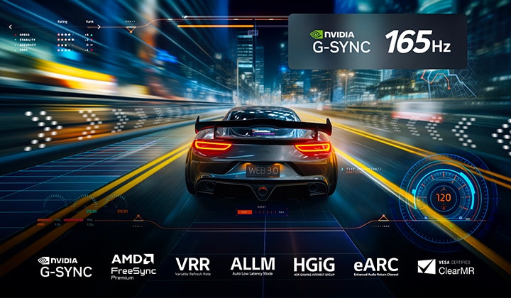Een racegame waarin alles er superlevendig uitziet, helemaal scherp en zonder vervelende bewegingsonscherpte. We zien het Nvidia G-Sync-logo en het 165Hz-logo. Onderaan staan nog meer gaming-certificeringen die laten zien hoe goed de LG TV voor gaming is.