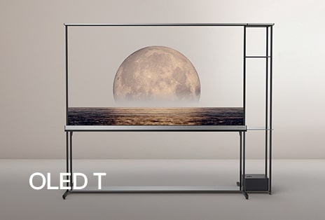 LG SIGNATURE OLED T staat in de hal en toont de achtergrond op het doorzichtige scherm.