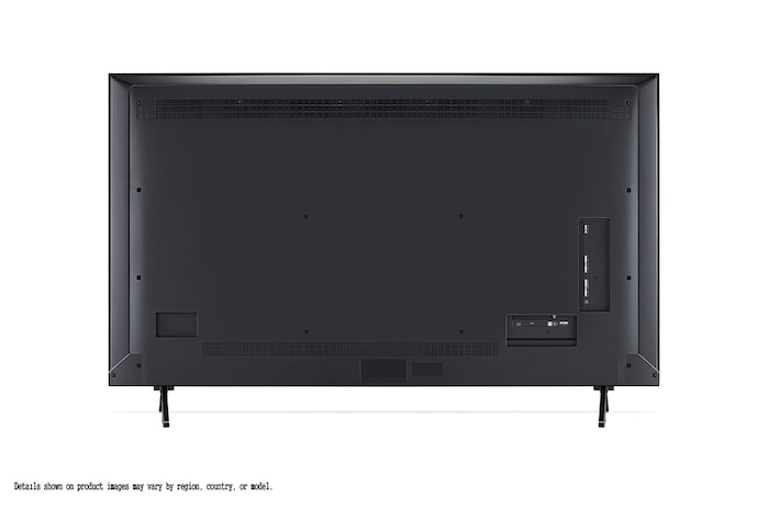 Een gezin zit op een bank met uitzicht op een LG QNED TV boven een TV-meubel en een klein meisje wijst naar een scherm waarop twee dolfijnen te zien zijn. De titel beschrijft hoe je kunt genieten van een hoge resolutie op een groot scherm.
