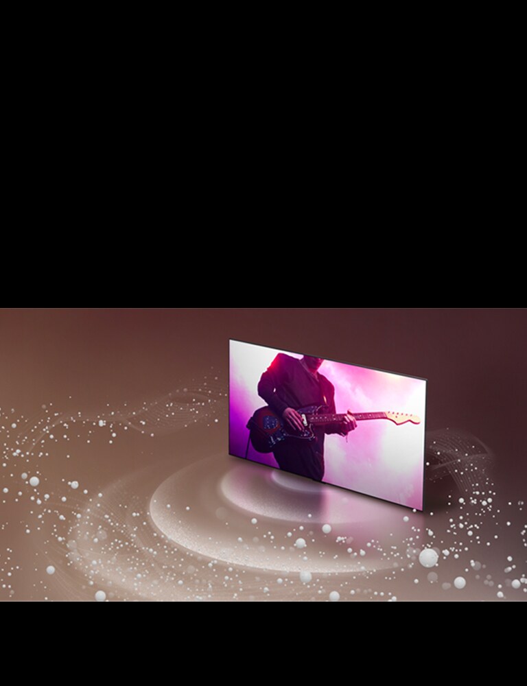 Een LG OLED met een gitaaroptreden zweeft tegen een lichte mauvekleurige achtergrond. Witte parels van geluid en golven komen uit de tv en cirkelen er omheen.