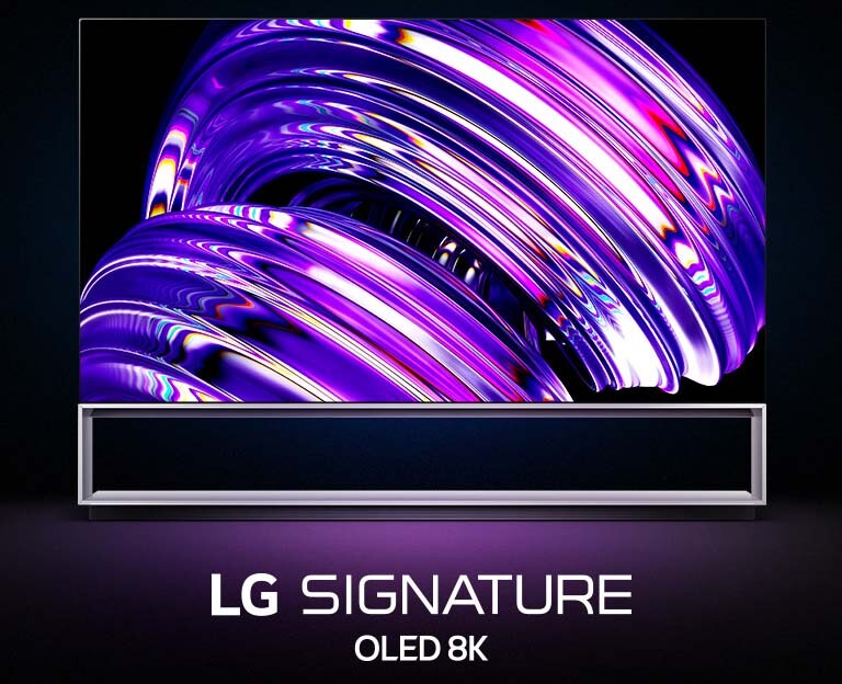 De omtrek van een LG OLED Z2 verschijnt over een zwarte achtergrond. Als de televisie verschijnt, komt een abstract paars beeld op het scherm, met daaronder de woorden "LG SIGNATURE OLED 8K".