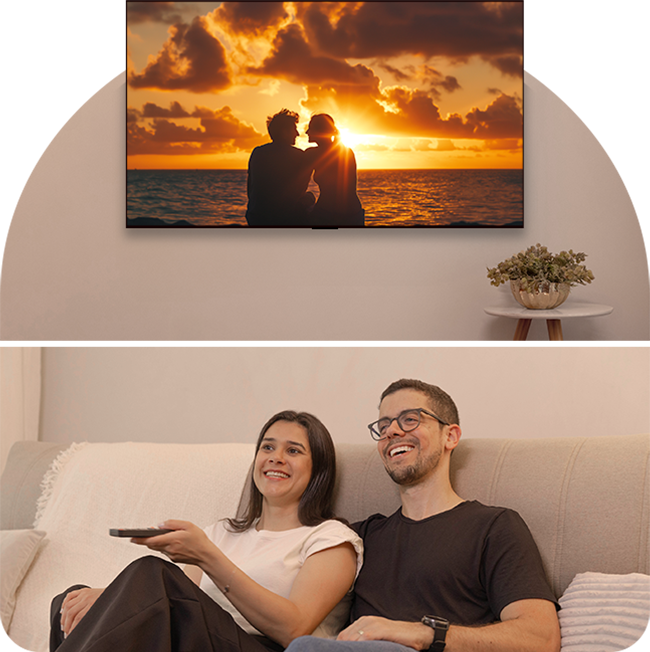 Casal assistindo TV OLED LG juntos