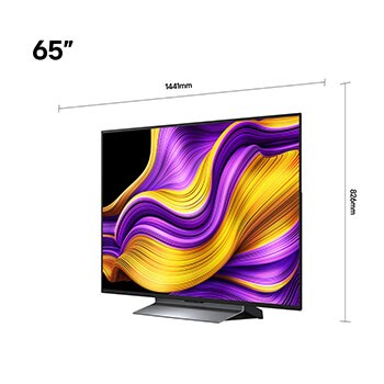 Sala de estar com uma LG OLED TV montada na parede. A TV exibe uma cadeia de montanhas contra um céu escuro e estrelado. A cena é dividida ao meio para mostrar como a tecnologia Preto perfeito oferece níveis de preto verdadeiros, independentemente de estar claro ou escuro ao seu redor. Um lado mostra uma versão mais opaca e acinzentada da paisagem, denominada Tela desbotada. Do outro lado, há uma imagem mais agradável, com uma faixa dinâmica maior de pretos e brancos. Esta é a tela denominada Preto perfeito. O logotipo de certificação também é visível: a tecnologia Preto perfeito oferece níveis de preto menores ou iguais a 0,24 nit até 500 lux. Há um balão de texto ao seu lado que diz: verifique a marca de certificação Preto perfeito.