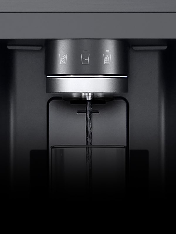 Bocal do dispenser LG com luz azul e partículas brilhantes ilustra o UVnano para reduzir bactérias.