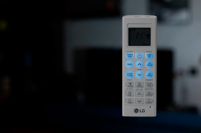 LG Ar Condicionado LG DUAL Inverter Voice UV Nano 12.000 Quente/Frio 220V, S4-W12JA3XA