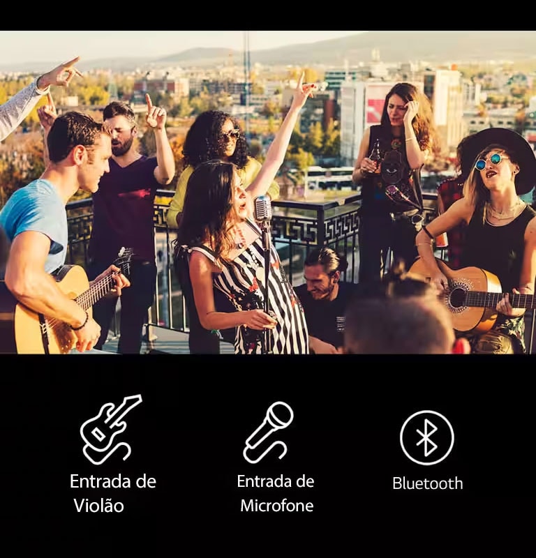 Tem gente curtindo show acústico com LG XBOOM XL9. Abaixo da imagem, são mostrados ícones de guitarra, microfone e bluetooth.