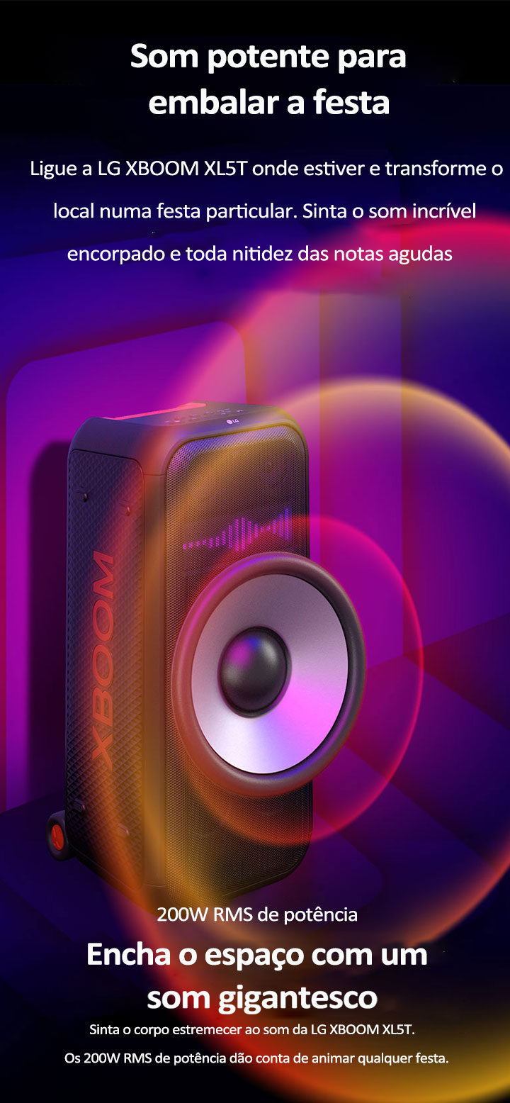O LG XBOOM XL5T é colocado no espaço infinito. Na parede, gráficos de som quadrados são ilustrados. No meio do alto-falante, um woofer gigante de 6,5 polegadas é ampliado para enfatizar seu som de 200 W. Ondas sonoras saem do woofer.