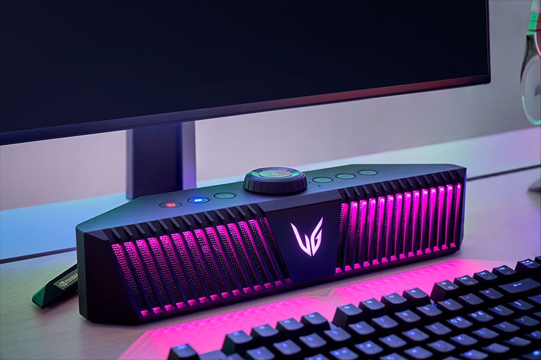 A animação mostra a iluminação mudando para cores diferentes num caixa de som gamer LG