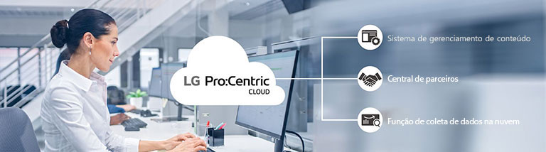 Uma mulher está trabalhando com o Pro:Centric Cloud.