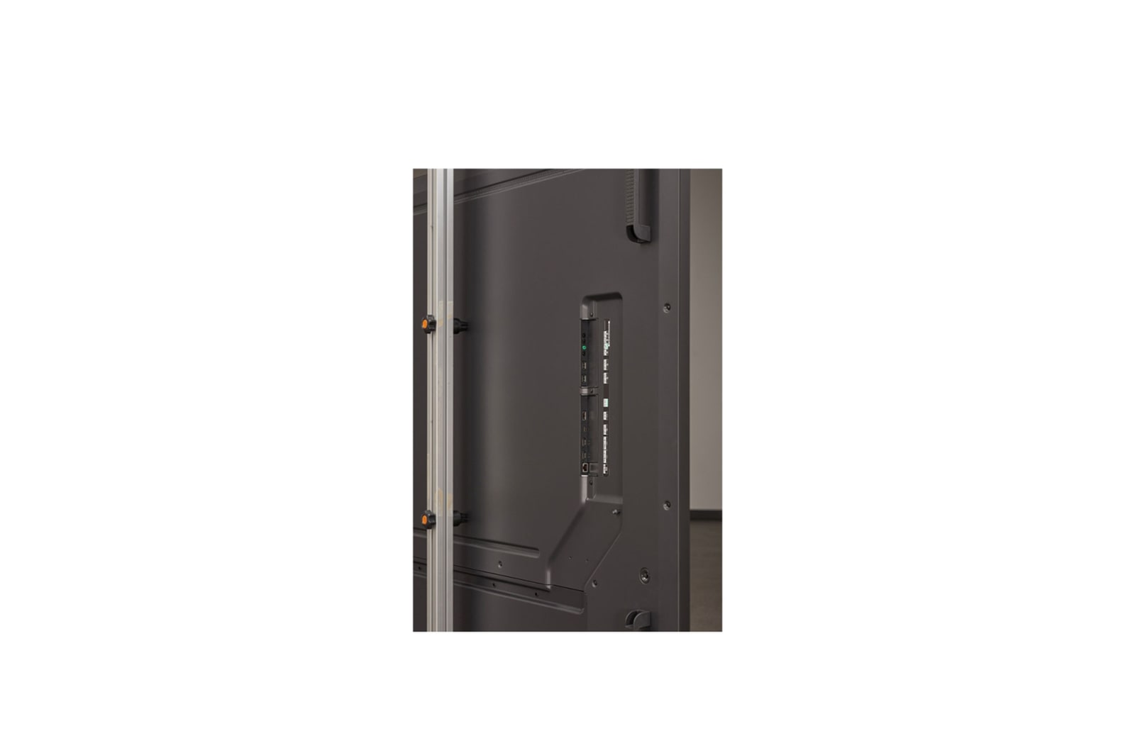Rear view (* The product image would differ from its actual appearance, as it would vary slightly depending on each inch option.)