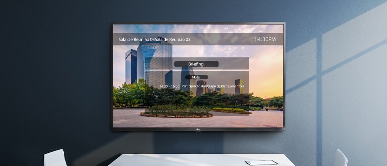 One:Quick Share PC application allows to adjust the settings of the signage without remote control. And the signage on the wall shows one example of the Office Meeting Mode which users can set from the app.