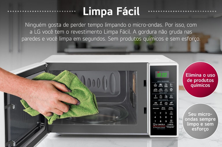 Imagem mostra mulher limpando o micro-ondas com mais facilidade o Limpa Fácil!