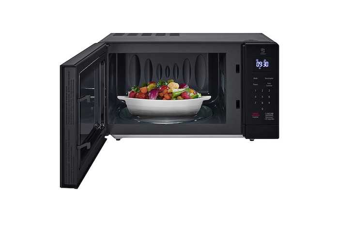 Imagem interior do Microondas com alimento