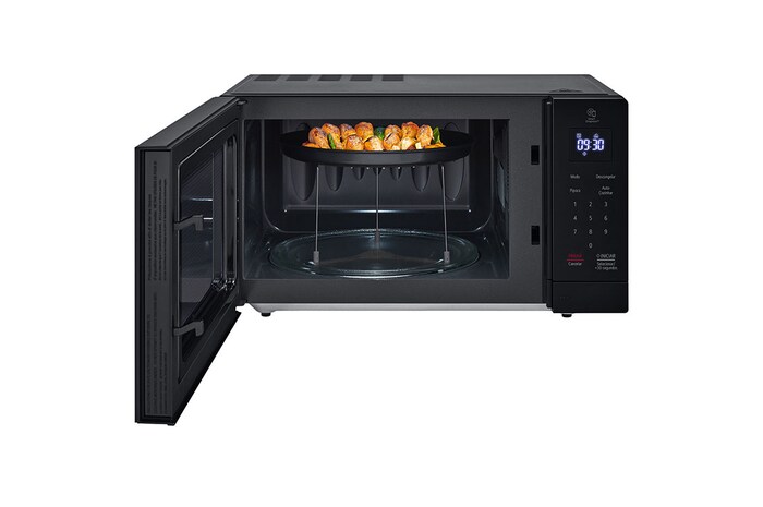 Imagem interior do Microondas com alimento