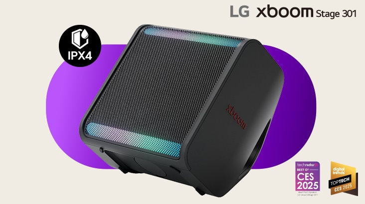 O xboom Stage301 está posicionado sobre um fundo roxo com a luz acesa. No canto superior esquerdo, o logotipo IPX4, enquanto no canto inferior direito, os logotipos dos prêmios Tech Radar e Digital Trends.