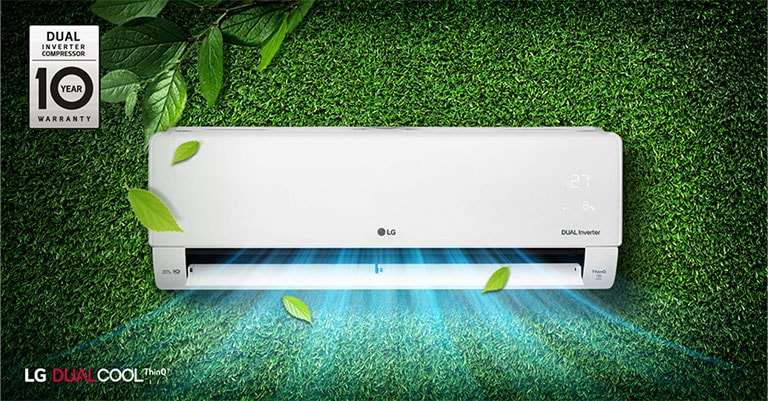  Ar-condicionado LG Dual Inverter branco em funcionamento, emitindo ar fresco em fundo verde com folhas.