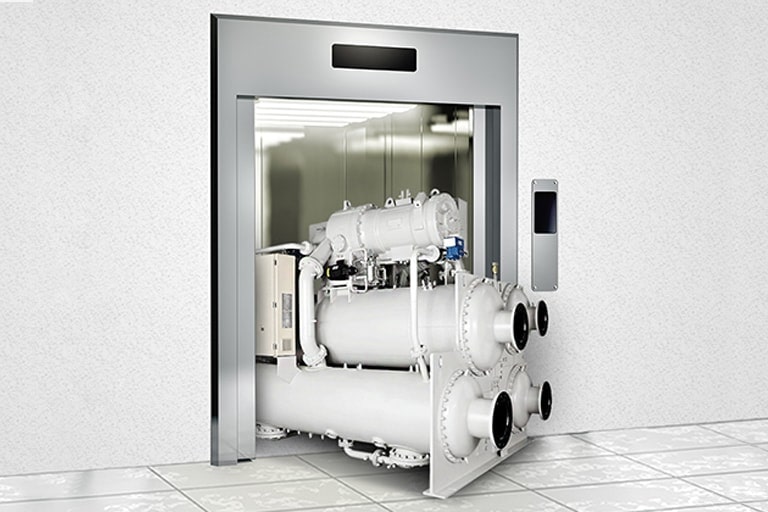 O LG Chiller Centrífugo Modular branco está entrando no elevador de carga prateado.