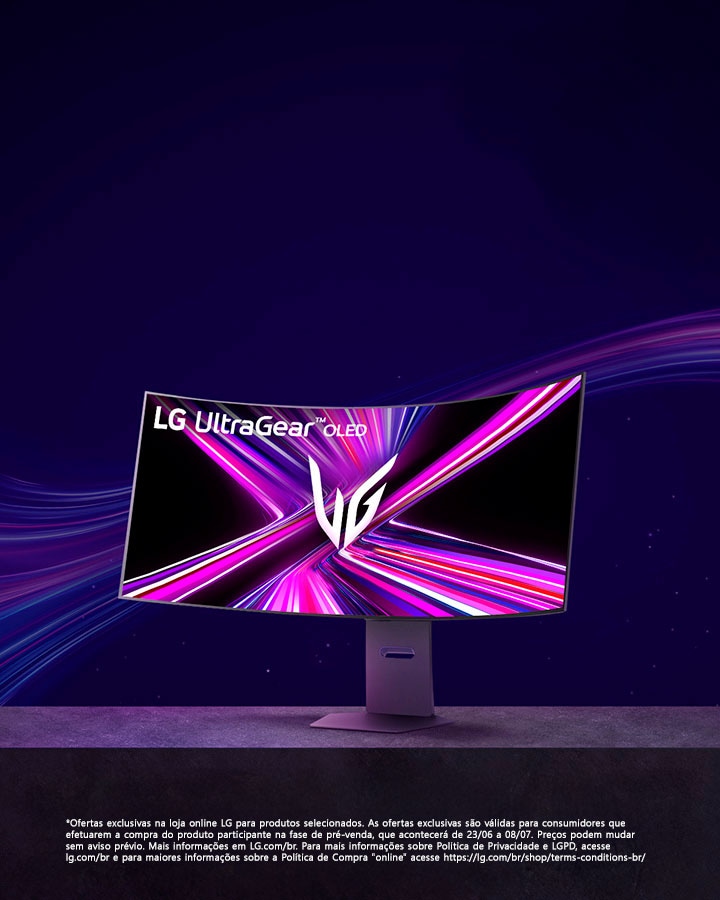 Monitor curvo LG UltraGear OLED con vivaci scie luminose viola e rosa, che promuove uno sconto del 5% per il primo display OLED 5K2K al mondo.