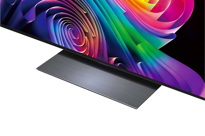 A LG OLED evo AI C6, para uma experiência de jogo imbatível em 4K a 165Hz, exibe um jogo de corrida em alta velocidade com um carro amarelo de fórmula em movimento, a palavra "WIN" em negrito na tela e os logotipos NVIDIA G-SYNC e AMD FreeSync Premium na parte superior.