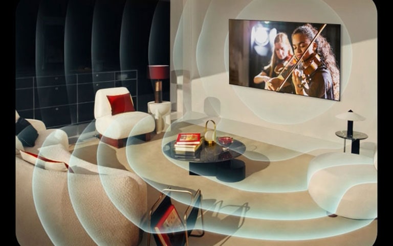 Um vídeo mostra uma TV OLED LG em um apartamento moderno na cidade. Uma sobreposição em grade aparece à frete da imagem como uma varredura do ambiente e, em seguida, ondas sonoras azuis se projetam da tela, preenchendo perfeitamente a sala com ondas sonoras.