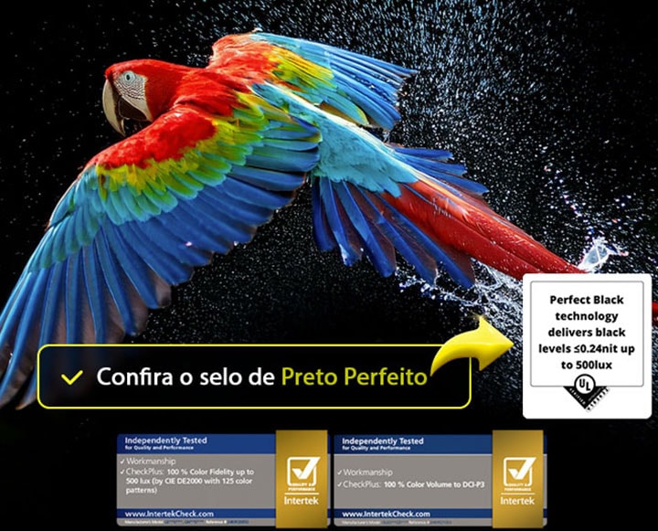 Um papagaio colorido em ultra-alta definição sobre um fundo preto. Gotas de água estão suspensas no ar ao seu redor. A imagem demonstra a tecnologia Cores perfeitas, com as diferentes tonalidades do corpo do papagaio vibrantes e nítidas. O fundo escuro com os detalhes dos respingos de água também destaca a tela livre de reflexos. Diferentes logotipos de certificações UL e Intertek são exibidos. Eles se referem à sua garantia de 100% de fidelidade de cores, 100% de volume de cores e ausência de reflexos. Também é visível o texto: verifique a marca de certificação Cores perfeitas.