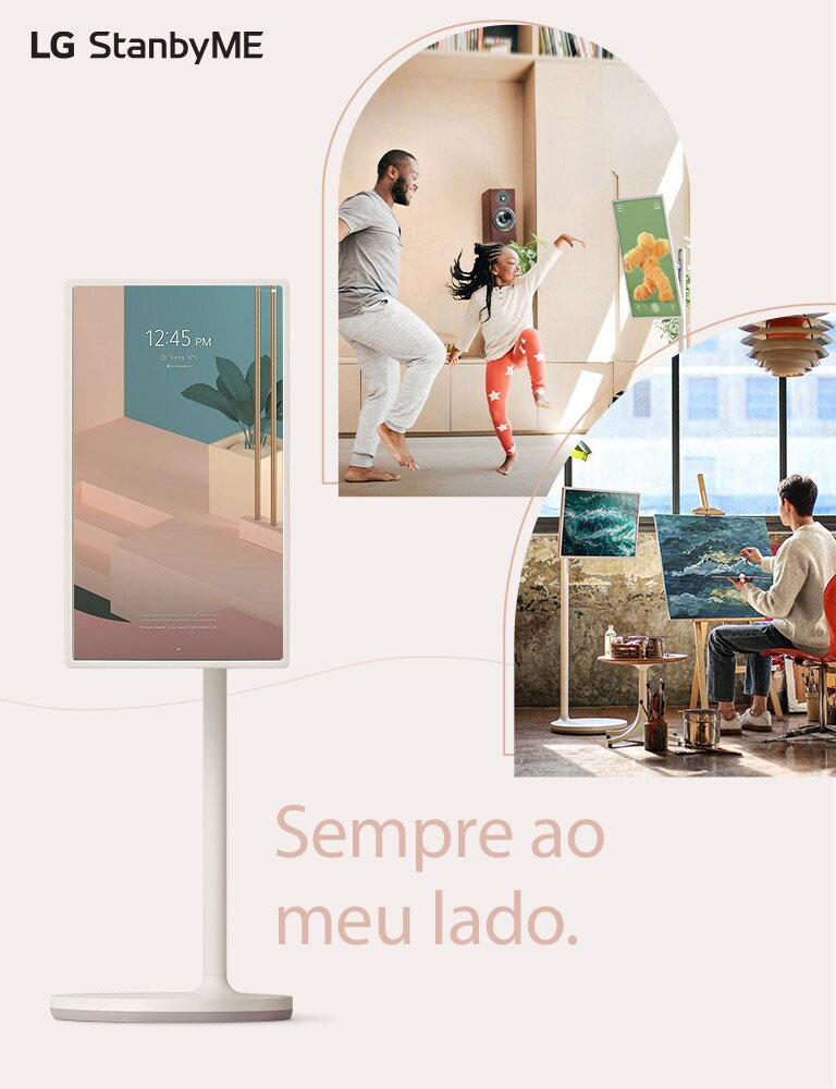 A TV fica próxima da frase - "Sempre ao meu lado." A cópia está escrita em cor rosa escuro. Existem duas imagens de interiores de estilo de vida cortadas em linhas curvas, cada uma mostrando uma TV colocada em um escritório e em uma sala de estar. O logotipo da LG StanbyME é colocado no canto superior direito em visualização de desktop e no canto superior esquerdo em visualização móvel.