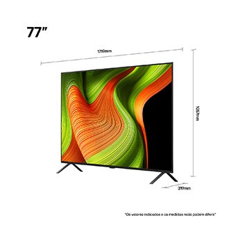 Sala de estar com uma LG OLED TV montada na parede. A TV exibe uma cadeia de montanhas contra um céu escuro e estrelado. A cena é dividida ao meio para mostrar como a tecnologia Preto perfeito oferece níveis de preto verdadeiros, independentemente de estar claro ou escuro ao seu redor. Um lado mostra uma versão mais opaca e acinzentada da paisagem, denominada Tela desbotada. Do outro lado, há uma imagem mais agradável, com uma faixa dinâmica maior de pretos e brancos. Esta é a tela denominada Preto perfeito. O logotipo de certificação também é visível: a tecnologia Preto perfeito oferece níveis de preto menores ou iguais a 0,24 nit até 500 lux. Há um balão de texto ao seu lado que diz: verifique a marca de certificação Preto perfeito.