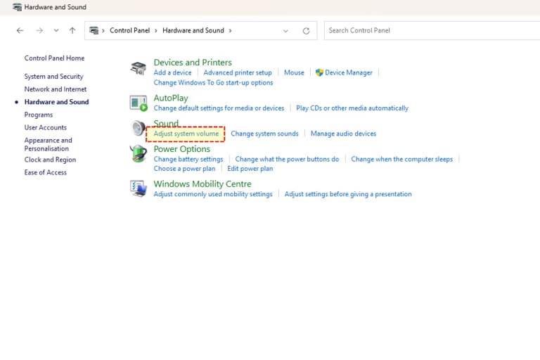 Painel de controle do Windows destacando a opção 'Som' para ajuste de volume do sistema na categoria 'Hardware e Som'.