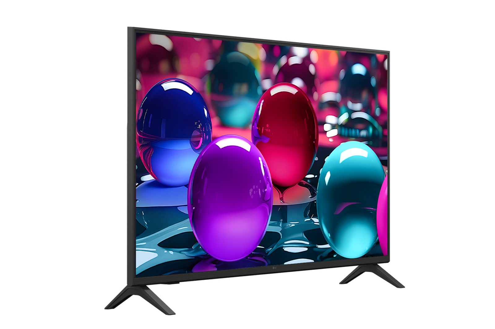 Before and after comparison of how LG 4K Super Upscaling improves image quality. Two panels showing the same image of a colorful bird sitting on a branch in a forest, panel on the right is faded out. The title talks about how 4K Super Upscaling enhances resolution, brightness and clarity. 