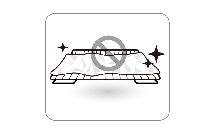The racks have a turned up back edge that prevents them from being pulled out of the oven cavity Replace oven racks before turning the oven on to prevent burns Do not cover the racks with aluminum foil or any other material or place anything on the bottom of the oven Doing so will result in poor baking and may damage the oven bottom Only arrange oven racks when the oven is cool Do not place objects heavier than 33 lb 15 kg on the racks Do not place heavy objects on the corners of the racks Doing so can damage the racks
