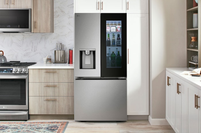 The PrintProof™ Stainless Steel LG 33-inch 25 cu.ft. French Door Refrigerator LF25S6560S with InstaView® Door-in-Door® and ice & water dispenser, in a modern kitchen.