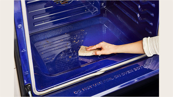 Speed Clean Your Oven with our 10-Minute EasyClean® Cycle