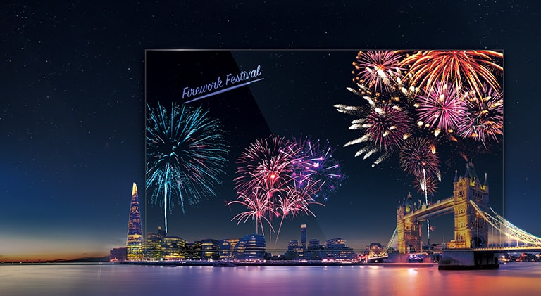 LG Transparent OLED Signage vividly shows the fireworks, making the screen look more colorful in harmony with the actual night view behind it.