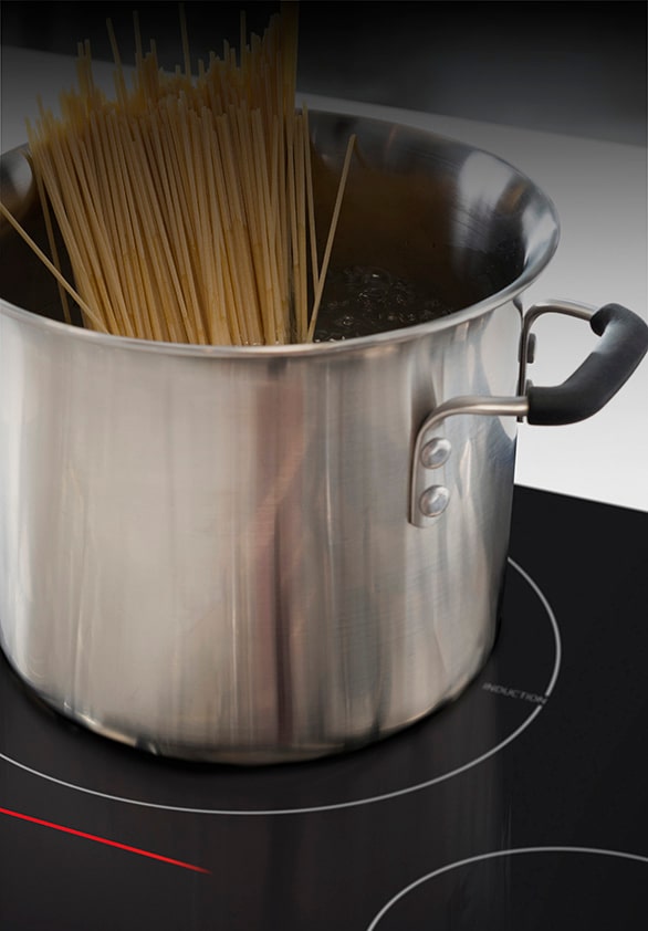 Pot of spaghetti boiling on an LG induction cooktop with UltraHeat™ 4.3kW element, delivering rapid heat for fast, efficient meal prep.