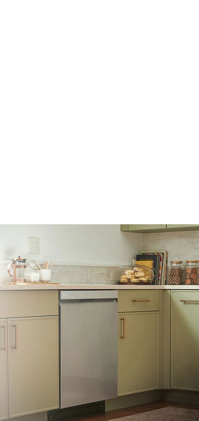 Resists smudges for an effortless shine