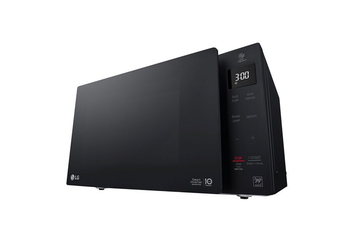 LG 0.9 cu. ft. NeoChef™ Countertop Microwave with Smart Inverter and EasyClean®, LMC0975SB