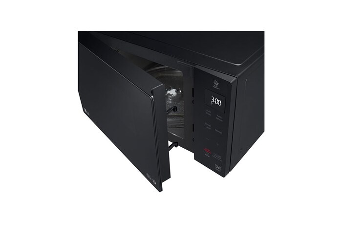 LG 0.9 cu. ft. NeoChef™ Countertop Microwave with Smart Inverter and EasyClean®, LMC0975SB