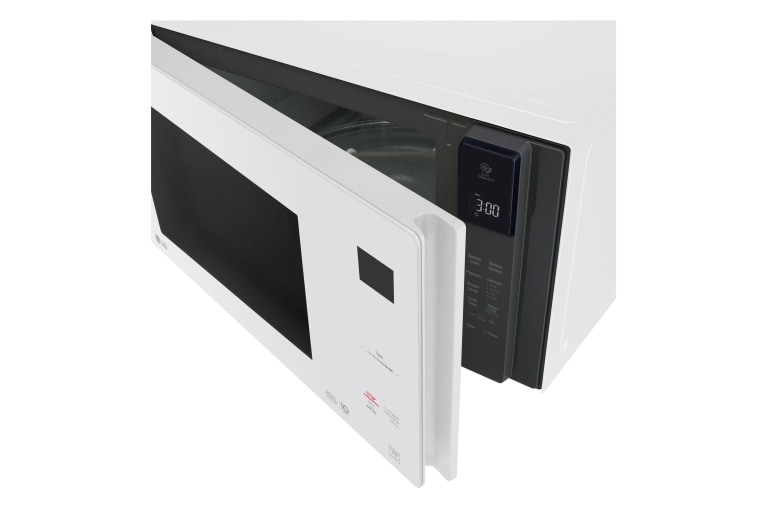 LG 1.5 cu. ft. NeoChef™ Countertop Microwave with Smart Inverter and EasyClean®, LMC1575SW