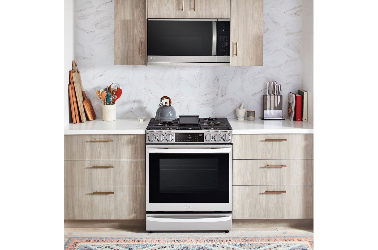 LG 2.1 cu. ft. Smart Wi-Fi Enabled Over-the-Range Microwave Oven with ExtendaVent® 2.0 & EasyClean®, MVEL2125F