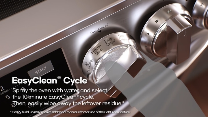 LG oven interior with EasyClean® and Self Clean technology for quick, chemical-free cleaning and a spotless finish.