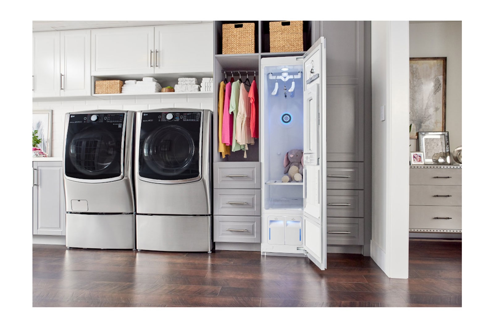 LG Styler - Refresh and sanitize garments in minutes with smart Wi-Fi enabled steam clothing care system, S3RFBN