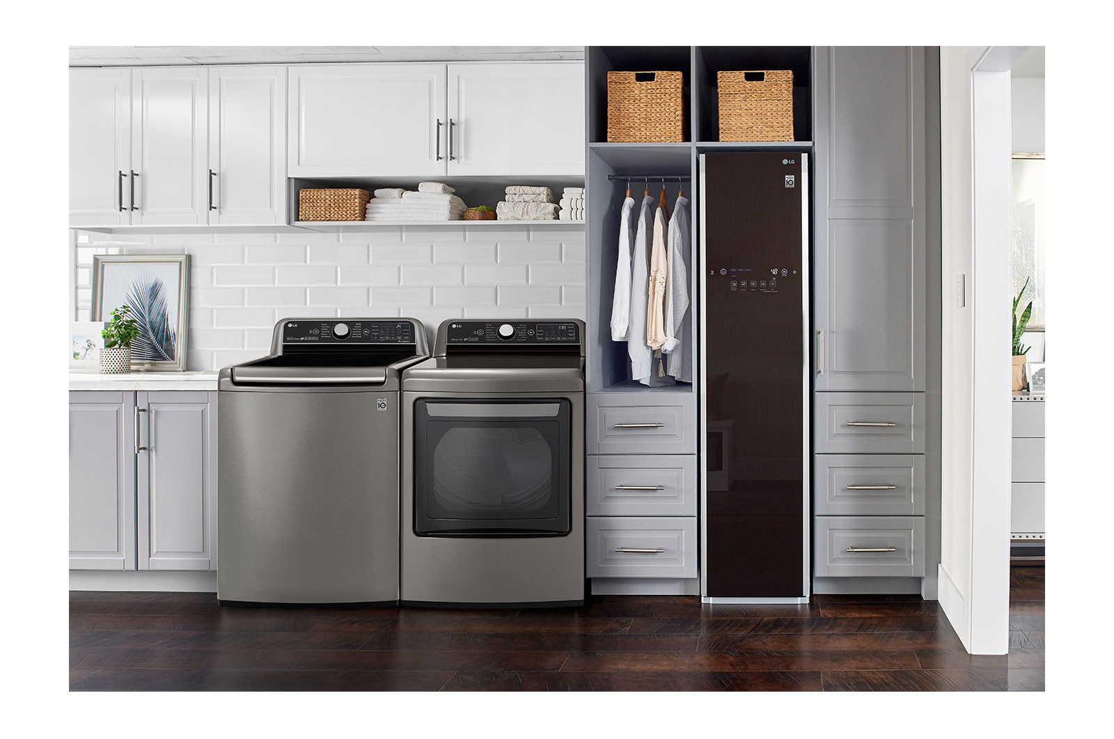 LG Styler - Refresh and sanitize garments in minutes with smart Wi-Fi enabled steam clothing care system, S3RFBN
