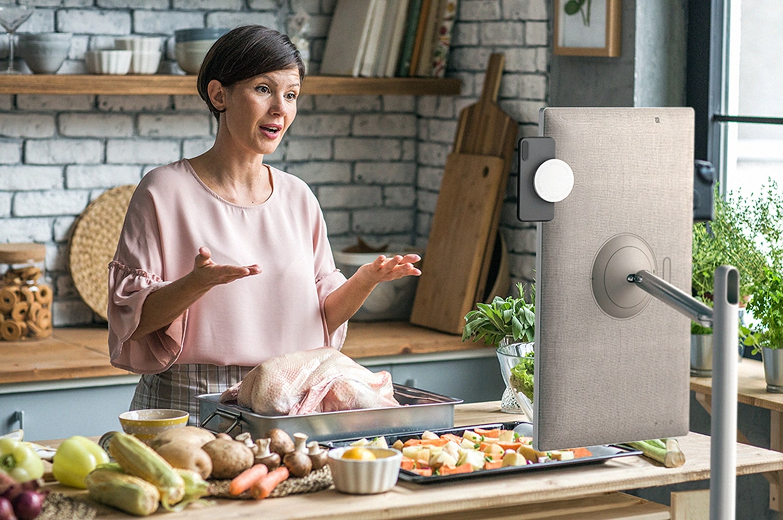 LG StanbyME Rollable Smart Touch Screen with 3hr Battery, 27ART10AKPL