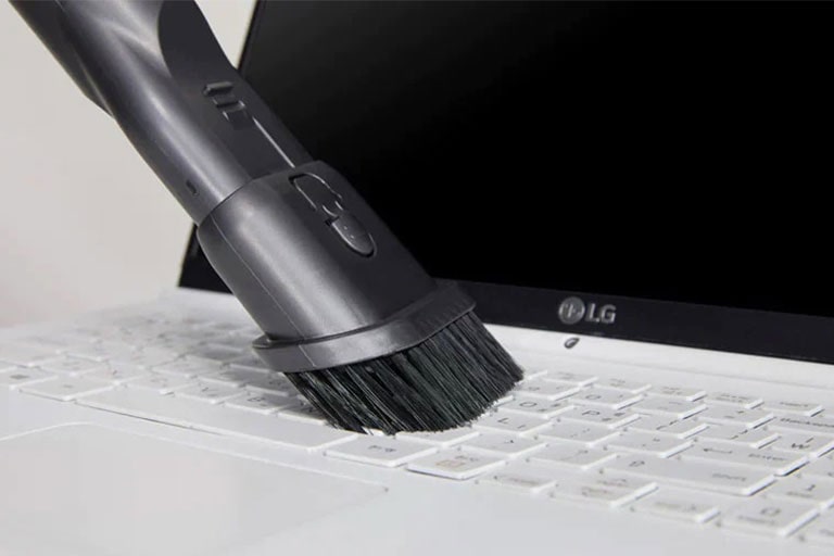 2-in-1 Combination Tool on LG CordZero™ A9 Vacuum cleaner cleaning laptop