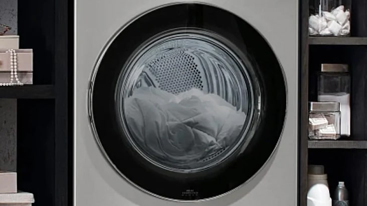 Built-in intelligence draws speculation and selects the best wash and dry motion and settings with AI technology