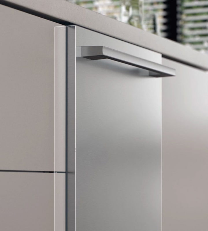 LG dishwasher with a sleek bar handle and built-in design for a seamless kitchen appearance