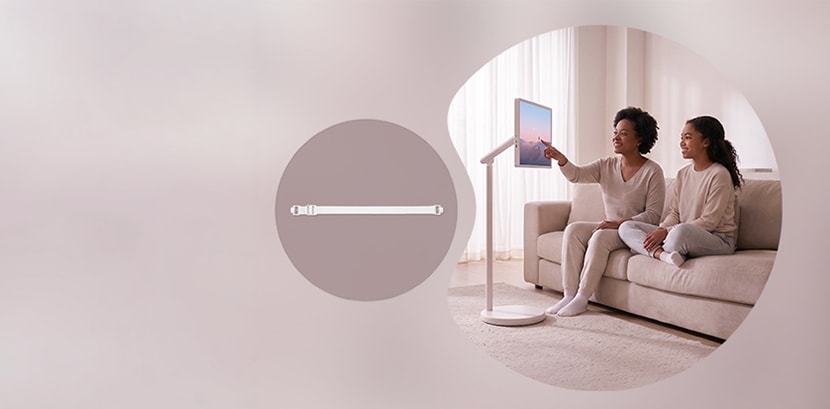 Mother and daughter comfortably use the StandbyME 2 in the living room
