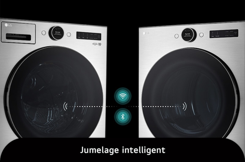 L'ensemble lave-linge et sèche-linge LG (WM5500HVA) en Acier Graphite, illustrant la fonction Smart Pairing, qui connecte les unités pour régler automatiquement le cycle de séchage optimal.